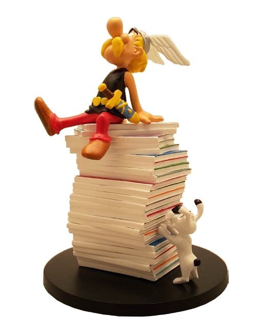 Asterix-Pile-Livres-Statue.jpg